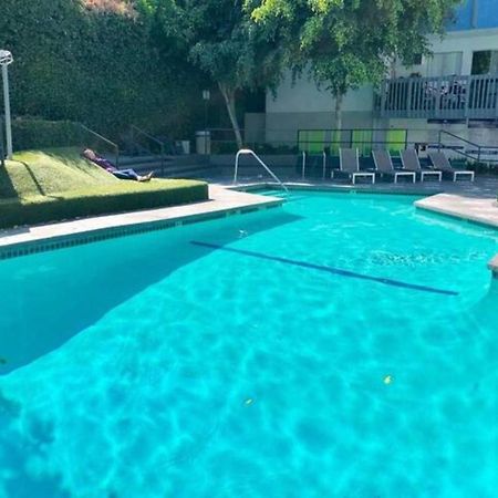 Hollywood Studio With Pool And Balcony Apartment Лос Анджелис Екстериор снимка